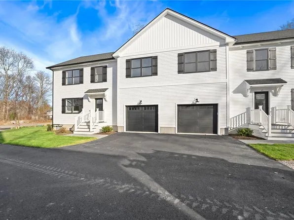 20 Magnolia Ln Unit A, South Kingstown, RI 02879