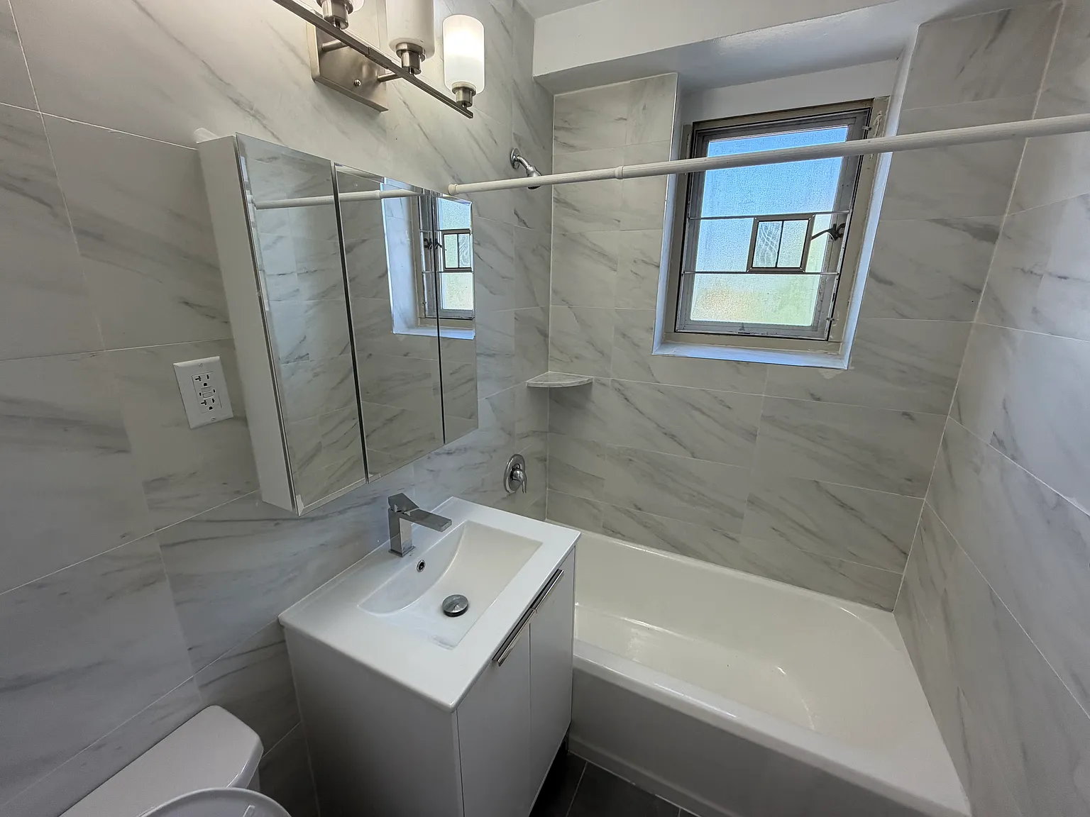 186th Ln, Fresh Meadows — Photo 4