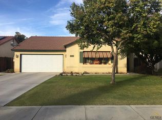 9906 Battersea Park Dr, Bakersfield, CA 93312