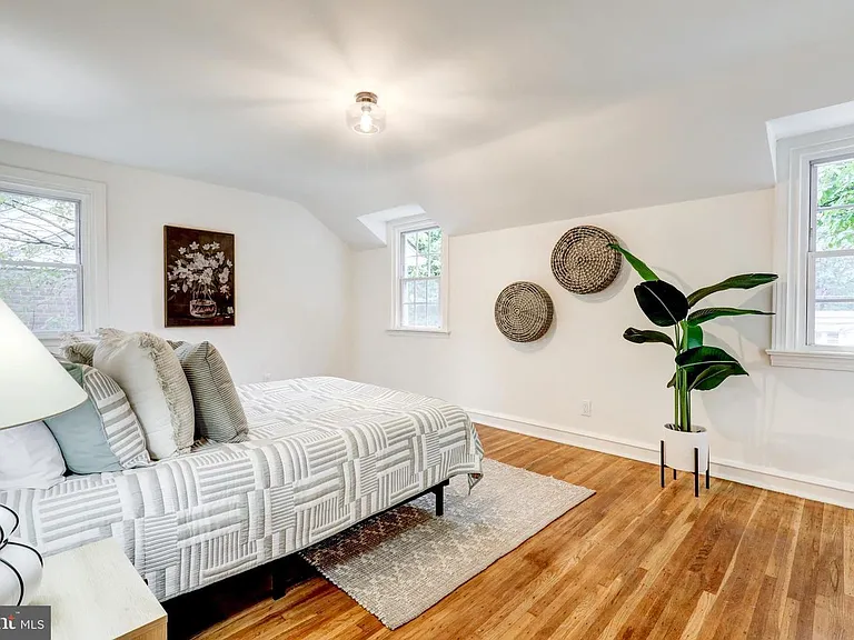 242 Shadeland Ave — Photo 7