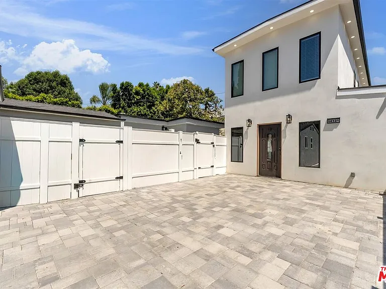 14121 Califa St — Photo 7