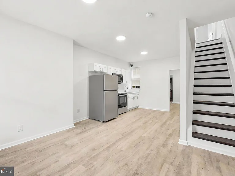 2821 N Stillman St — Photo 1