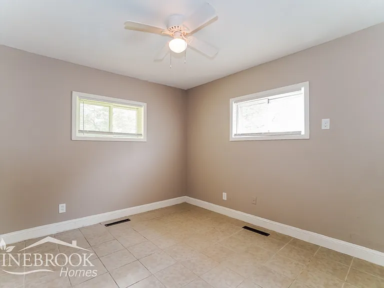 1747 Brentnell Ave — Photo 9