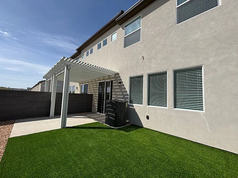 1073 S 4380 W — Photo 4