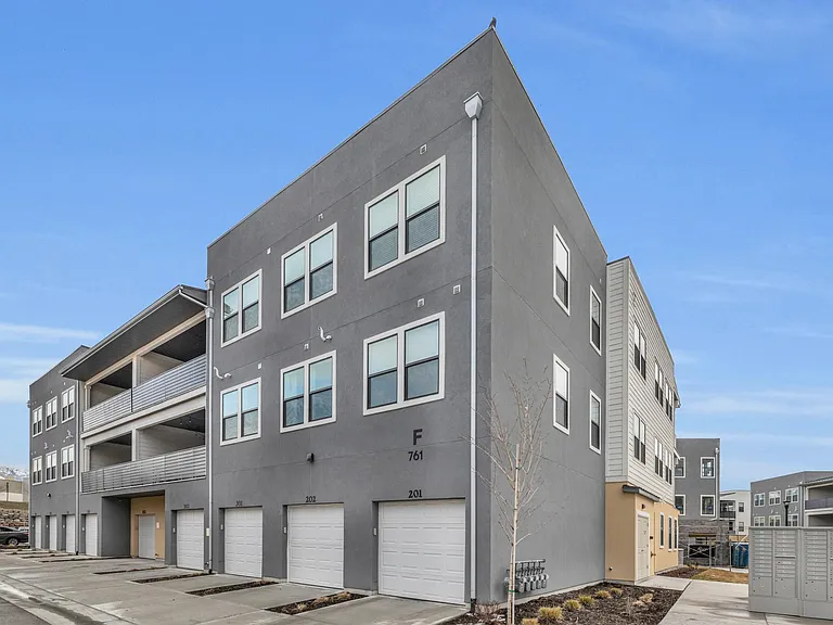 761 W Blue Magic Ln #201 — Photo 16