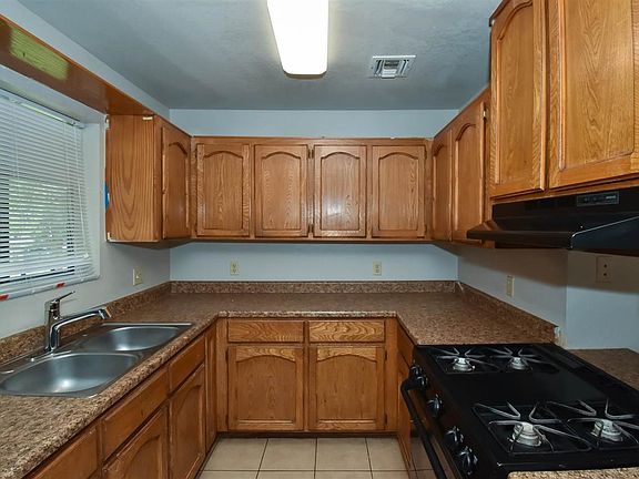 4th image of 1101 S Avenue C