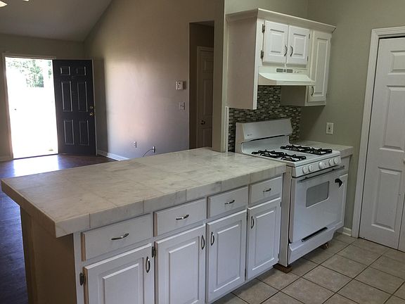 4th image of 444 Beauregard Cir