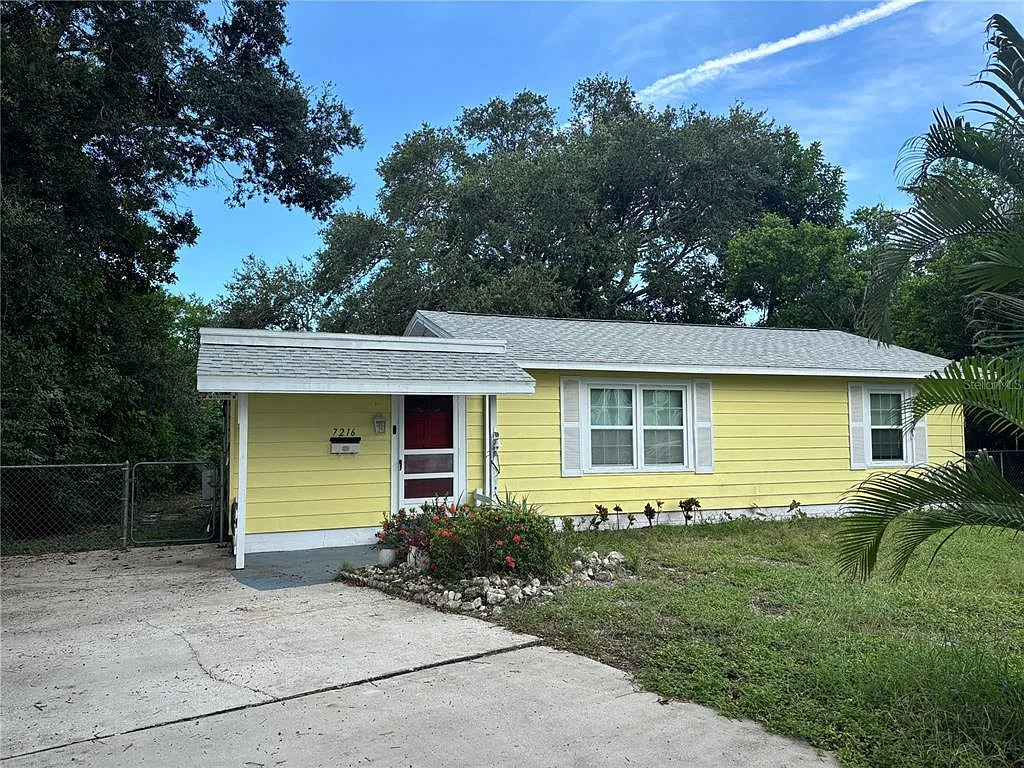 2 bed, 1.0 bath, 968 sqft, $2,400 — Photo 1