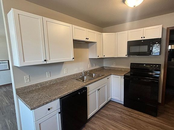 3rd image of 5631 Gables Cir #1