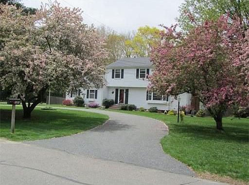 3rd image of 121 Briar Ln