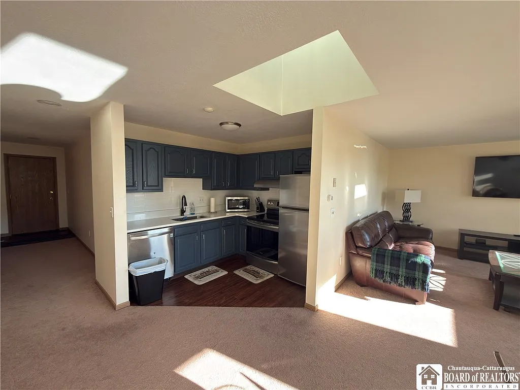 2 bed, 1.0 bath, 11230 sqft, $1,000 — Photo 3