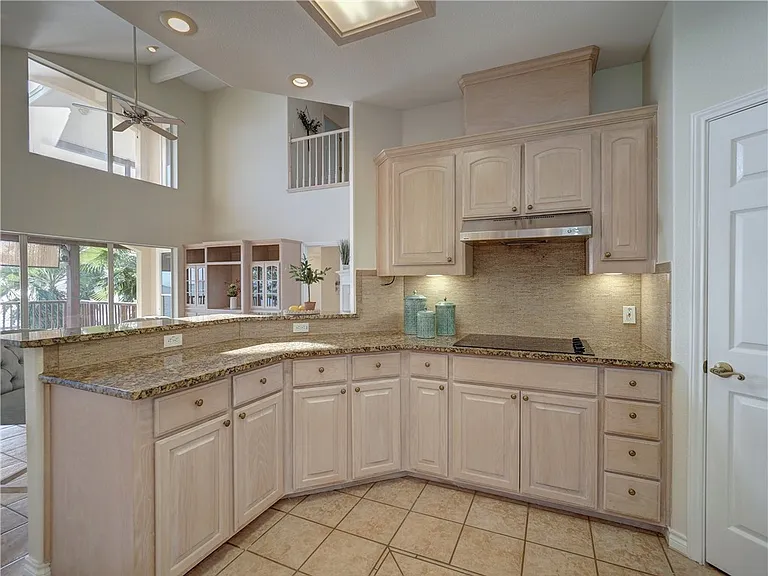 1343 Bayview Dr — Photo 12