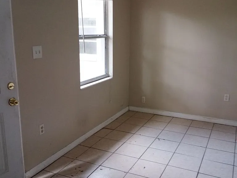 345 N Dewey St — Photo 5