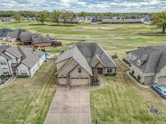 3rd image of 455 Fairoaks Dr