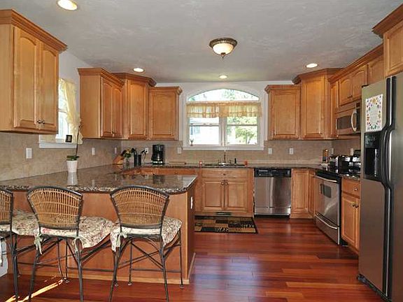 2nd image of 78 Rockland St