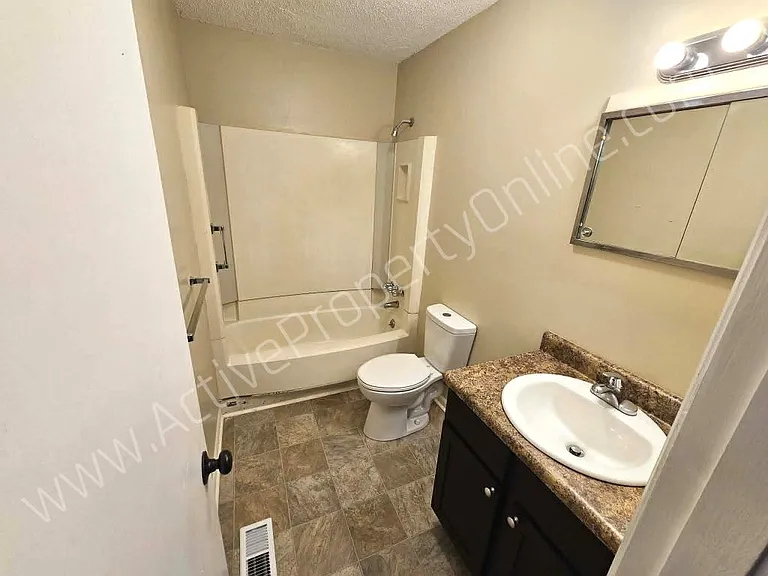 130 Calloway Dr #B — Photo 7