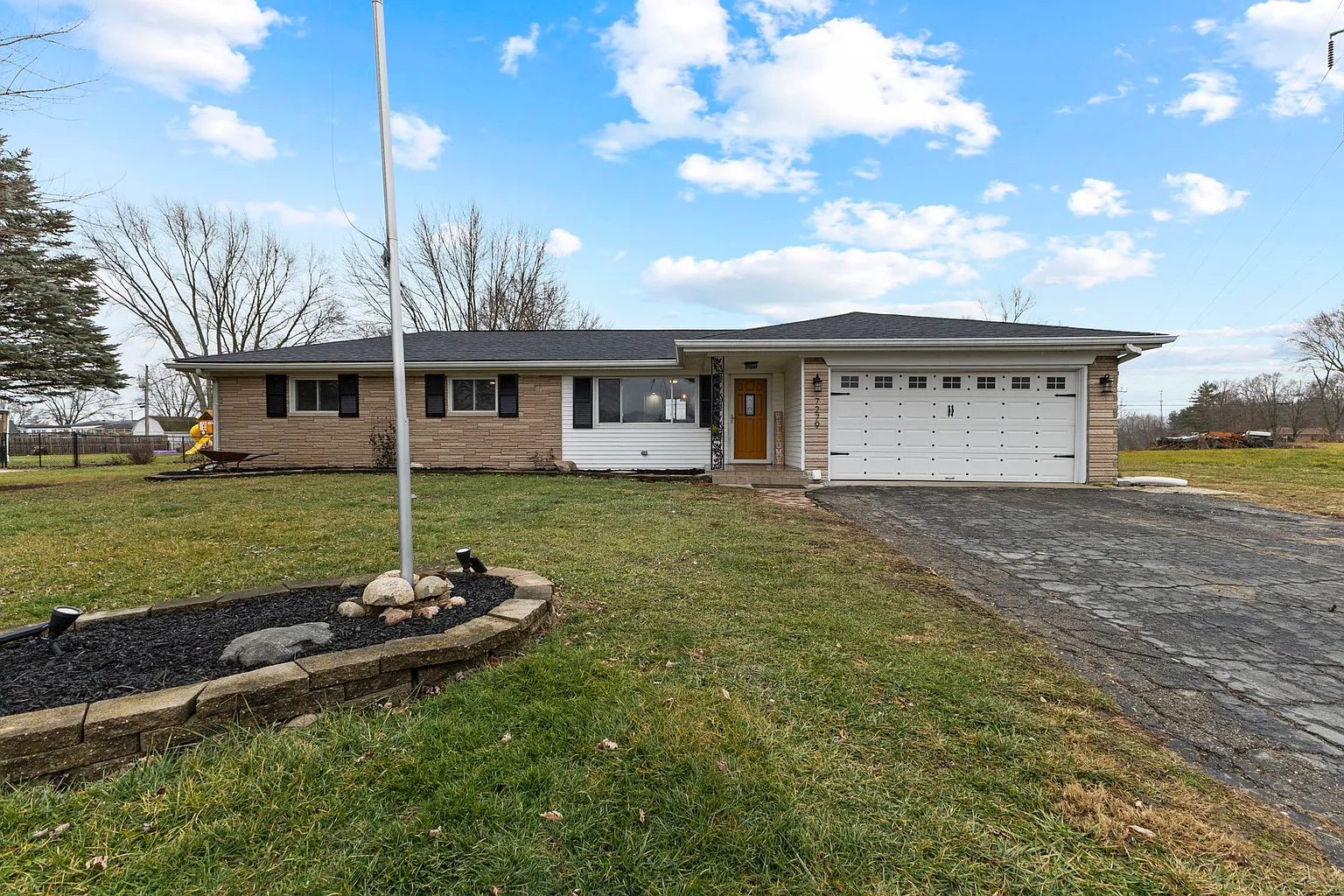7279 E Buddy Ln photo 1
