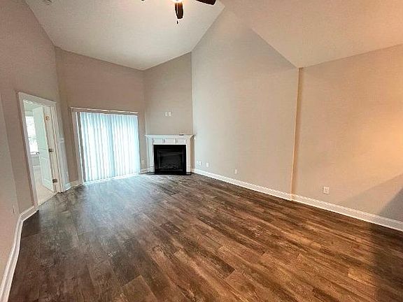 3rd image of 1819 Fox Den Way Unit 1