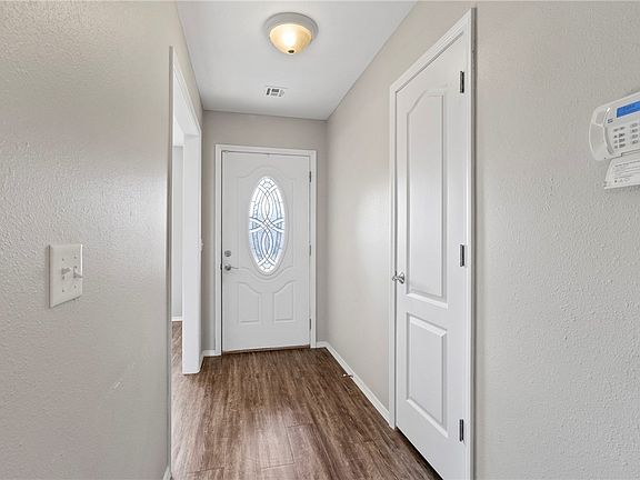 3rd image of 939 Fieldstone Ct