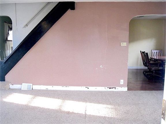4th image of 422 Sloan Ave