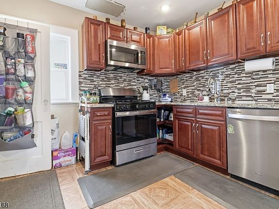 3rd image of 247 Myrtle Ave