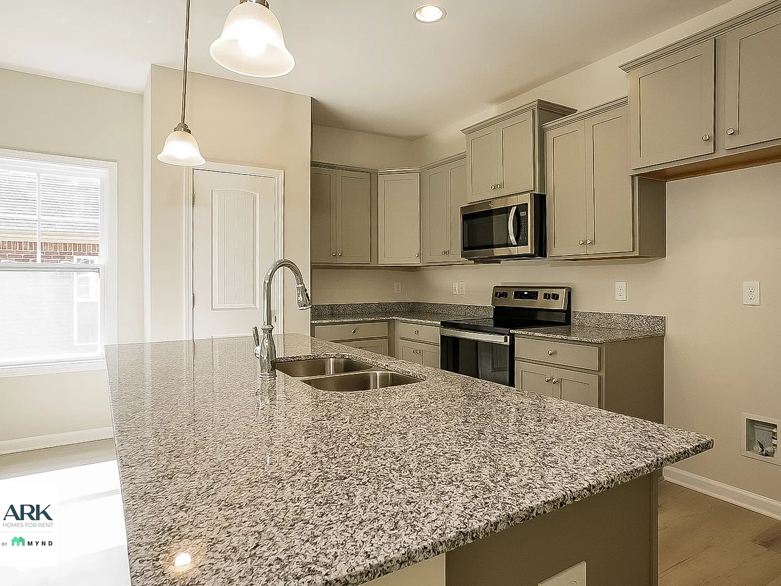 4 bed, 2.0 bath, 1956 sqft, $2,145 — Photo 3