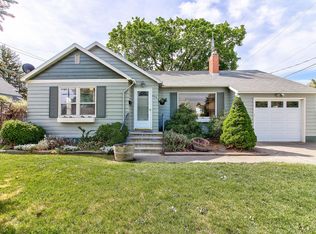 506 E 3rd St, Grandview, WA 98930