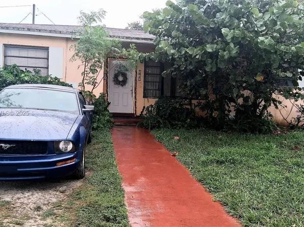 750 NE 171st St, North Miami Beach, FL 33162