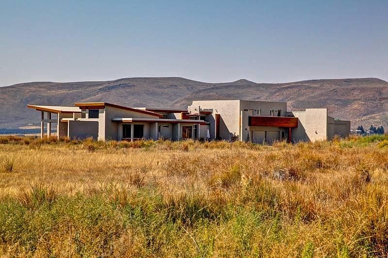 Privacy and Elegant Living Quarters