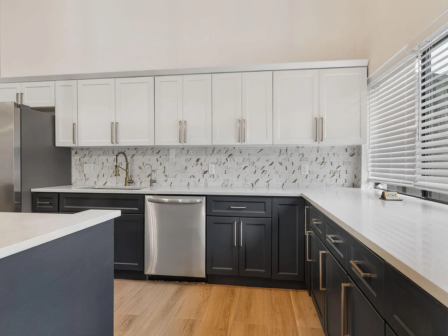 2 bed, 2.0 bath, 1577 sqft, $3,750 — Photo 3