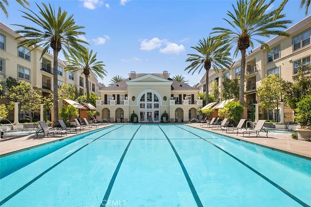 2 bed, 2.5 bath, 1523 sqft, $4,500 — Photo 1