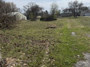 000 Rolling Hills Drive, Seligman, MO 65745