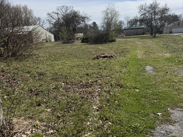 000 Rolling Hills Drive, Seligman, MO 65745