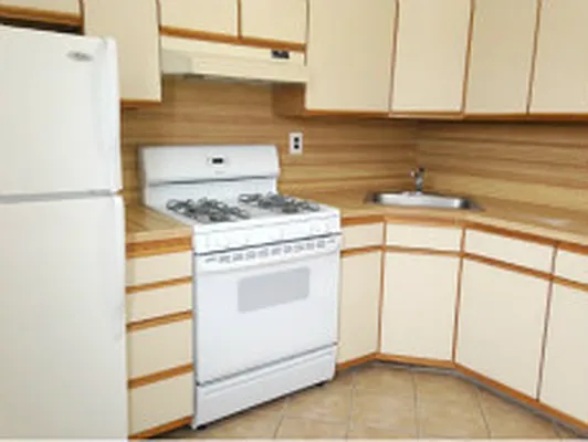 Rented by Eleni Moustakis LREB | media 10