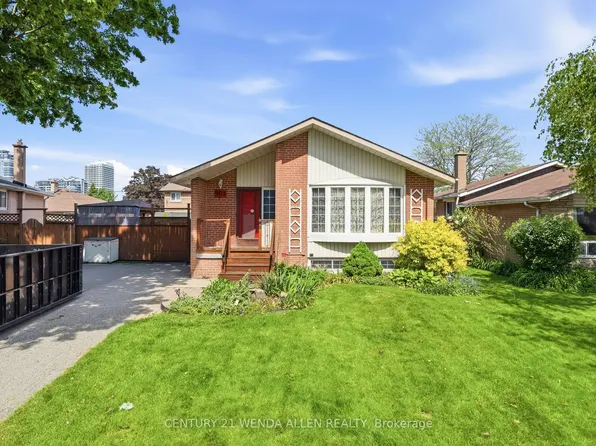 903 Grenoble Blvd, Pickering, ON L1W 1T9