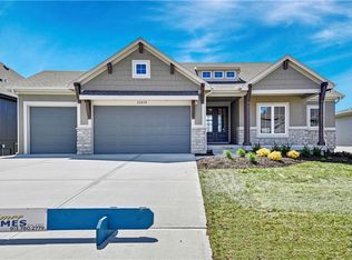 22039 W 100th Ter, Lenexa, KS 66220