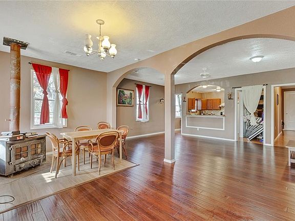 5th image of 601 E Navarro Ave