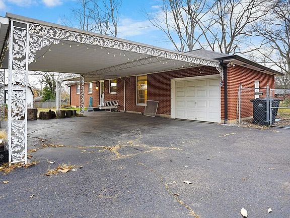 3rd image of 2927 Hillhurst Dr