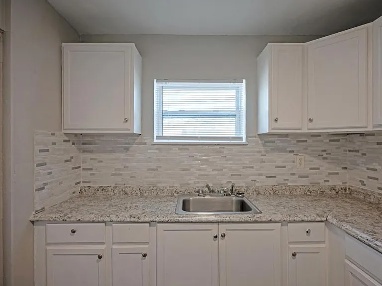1652 N Myrtle Ave — Photo 6