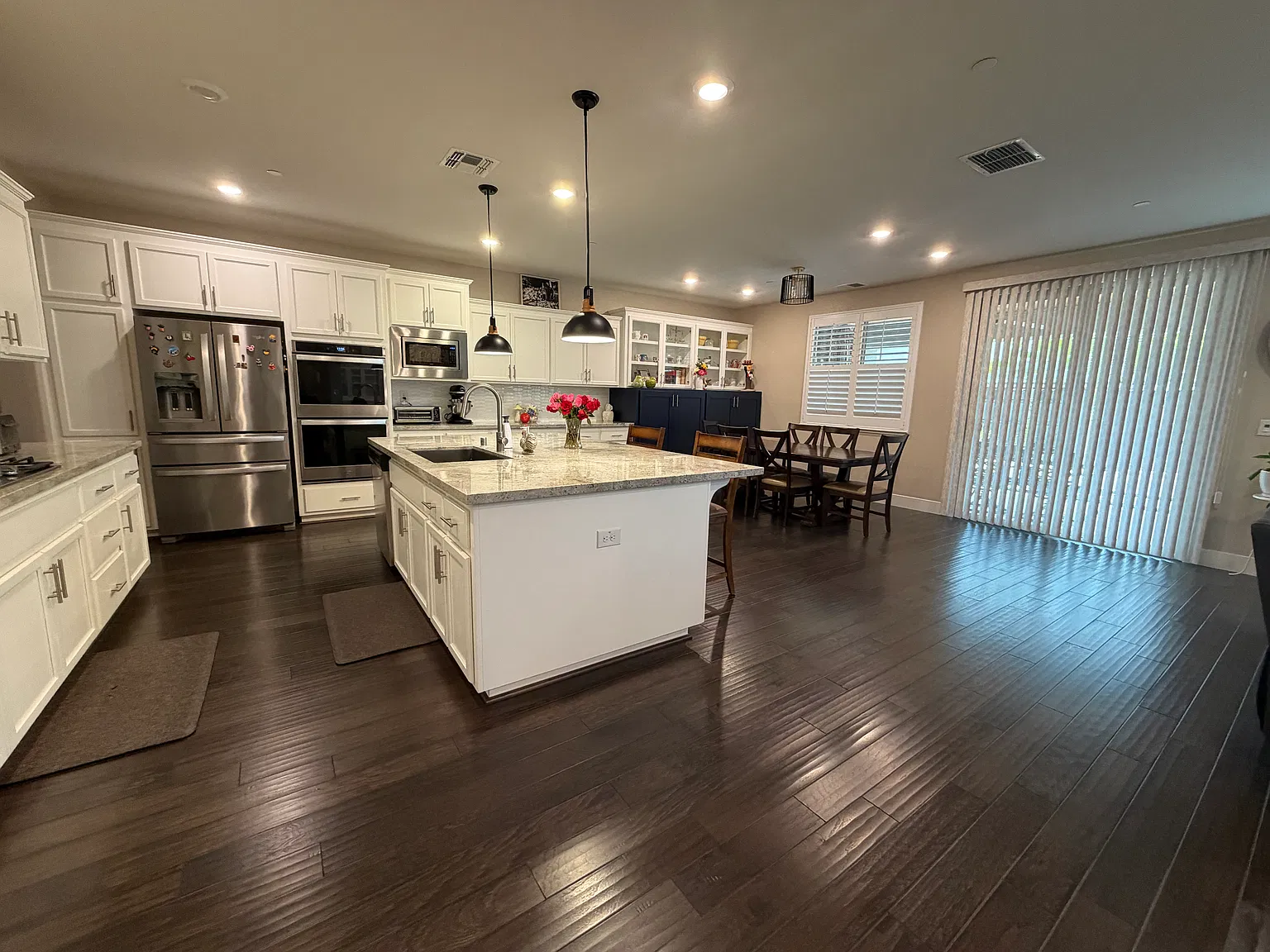 5 bed, 3877 sqft, $4,350 — Photo 3