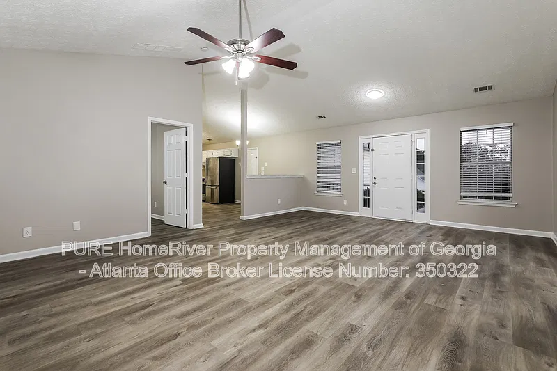 3 bed, 2.0 bath, 1381 sqft, $1,955 — Photo 3