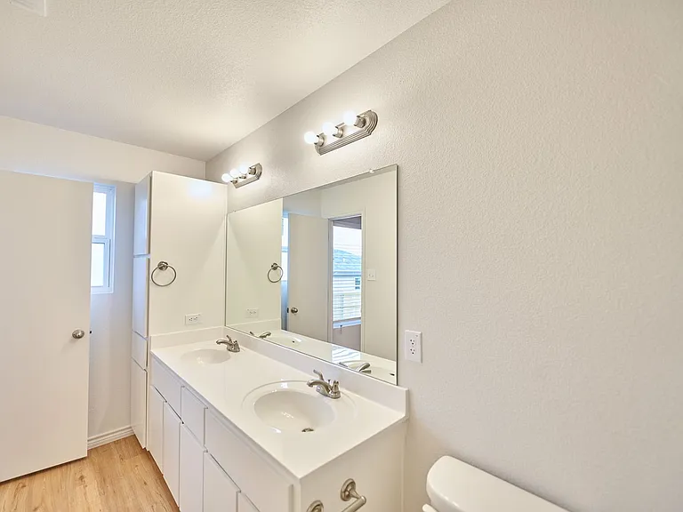 1813 Clovis Dr — Photo 15