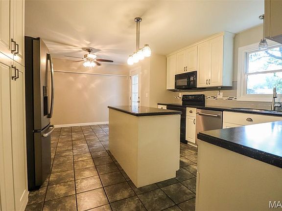 5th image of 5356 Hamlin Ct