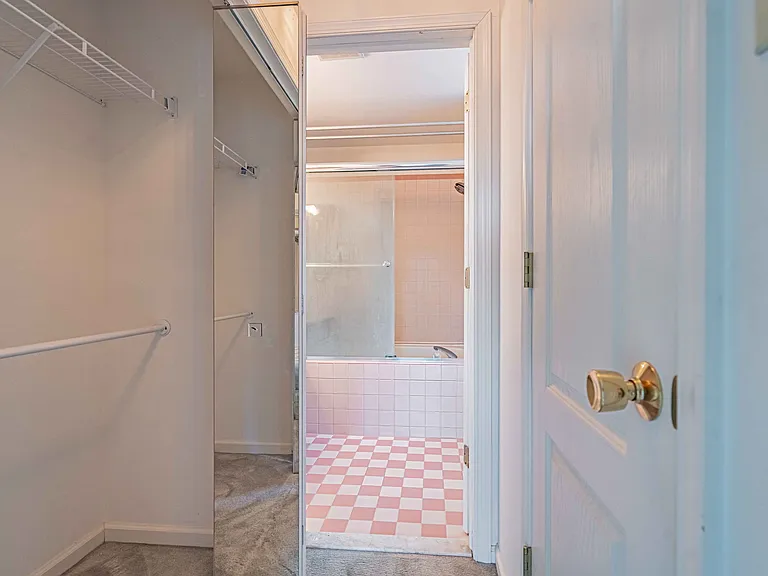 323 Surrey Pl — Photo 8