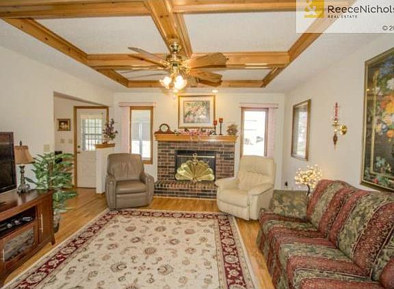 SPACIOUS GREAT ROOM WITH FIREPLACE AND TONS OF NATURAL LIGHT.