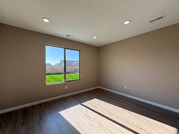 5th image of 1309 Marboeuf Blvd