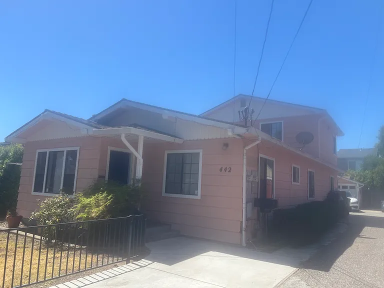 442 Bryan Ave — Photo 1