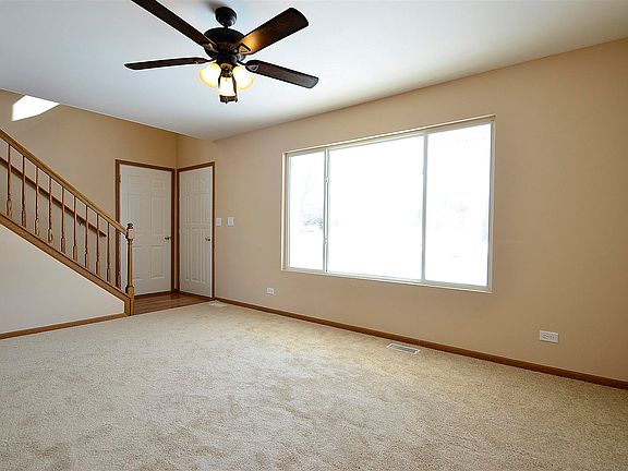 4th image of 908 S Oak Creek Dr