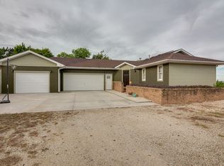 27596 Wells Creek Rd, Wamego, KS 66547