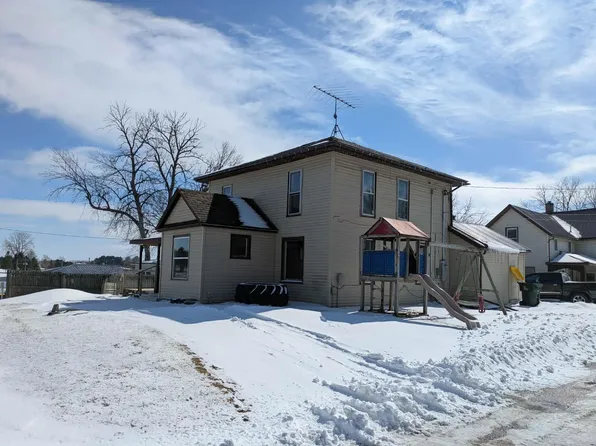 8 6th Ave SW, Waukon, IA 52172